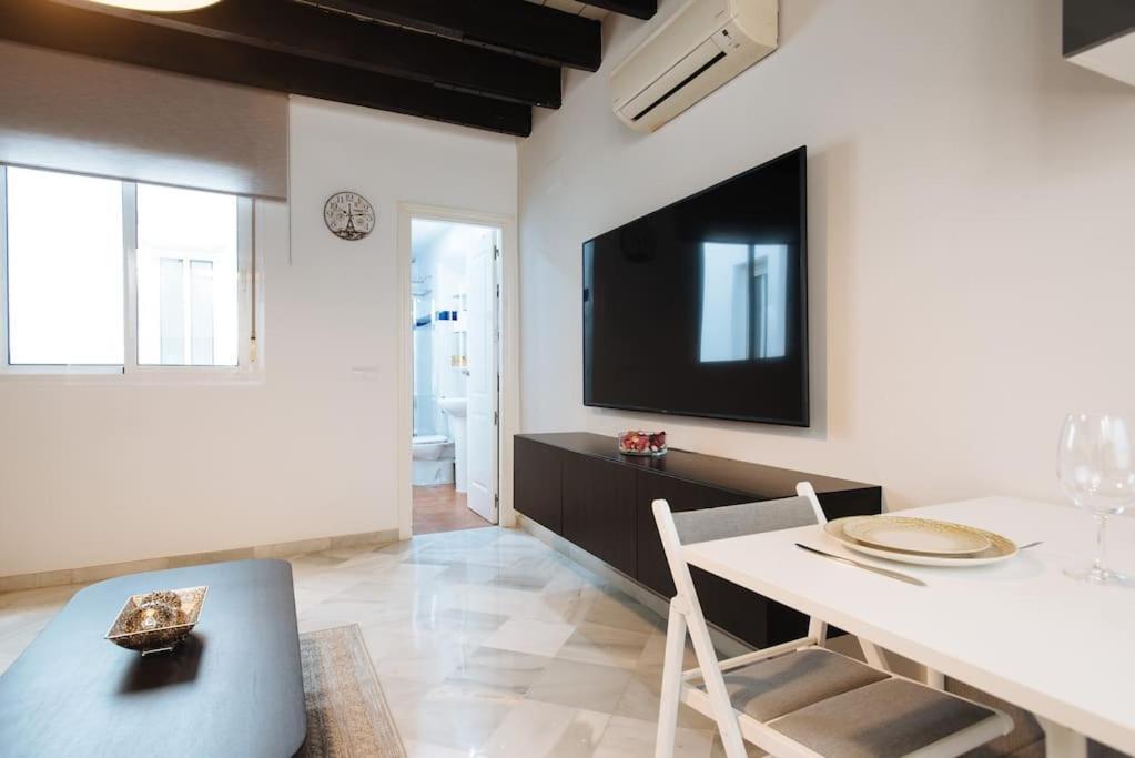 Ad2B Apartment, 300M From Cathedral With 2Br Sevilla Buitenkant foto