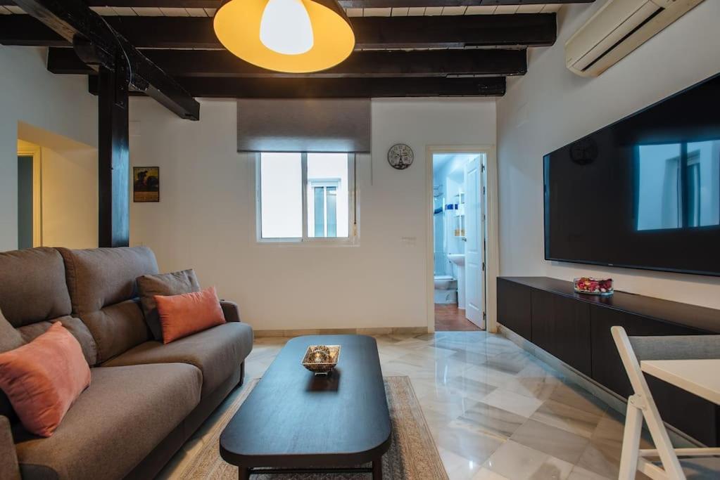 Ad2B Apartment, 300M From Cathedral With 2Br Sevilla Buitenkant foto